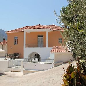 Beneath The Rock Residence Leonidio Exterior photo