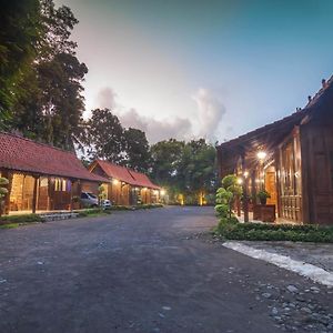 The Omah Borobudur Hotel Magelang Exterior photo