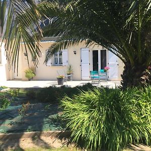 Cote Jardin Des Charmilles Bed & Breakfast Quettehou Exterior photo