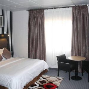 Room In Lodge - Sweet Spirit Hotels Suites Mardezok Asaba Exterior photo