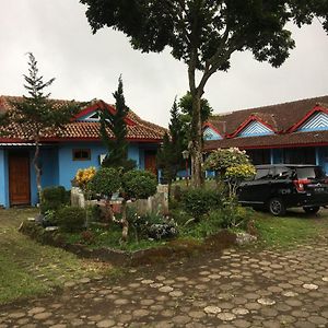 Hotel Griya Loka Indah Semarang Exterior photo