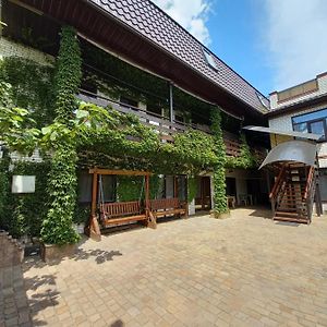 Lighthouse Hotel Berdyansk Exterior photo