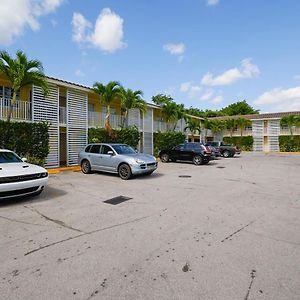 Oyo Hotel Coral Gables - Miami Airport Exterior photo