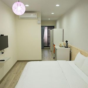 Didi House無人化自助入住#附車位有限須預約 Apartment Tainan Exterior photo