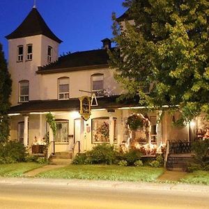 Auberge Les Deux Tours Hotel Saguenay Exterior photo