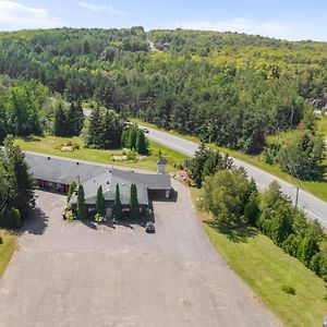 Auberge Pique Nique Hotel Shawinigan Exterior photo