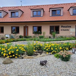 Penzion U Kostela Hotel Kuzelov Exterior photo