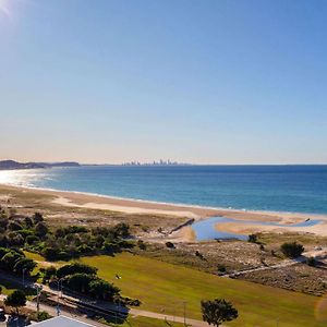 Club Wyndham Kirra Beach Aparthotel Gold Coast Exterior photo