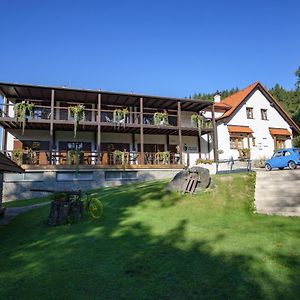 Hotel A Restaurace U Vychopnu Vsetin Exterior photo