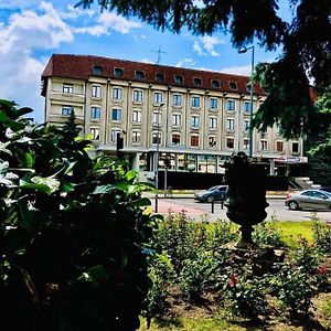 Hotel Muntenia Cîmpina Exterior photo