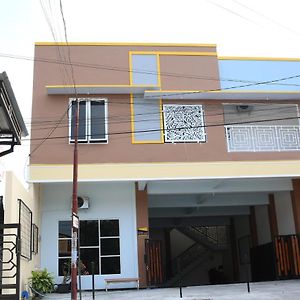 Reddoorz Syariah Near Suncity Mall Madiun Hotel Exterior photo