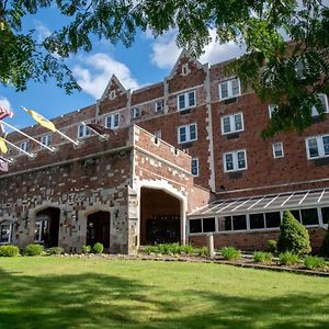 The Albion Summit Hotel Exterior photo