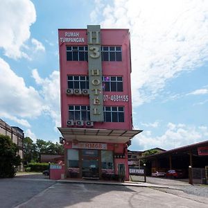 Super Oyo 90385 H3 Hotel Yong Peng Exterior photo