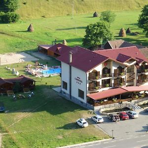 Hotel Carpathia Remeti Exterior photo