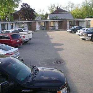 Motel Seigneurie De Vaudreuil Exterior photo