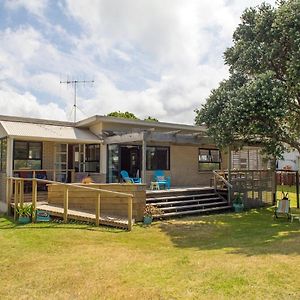 Vintage Pohutukawa - Whangamata Bach Villa Exterior photo