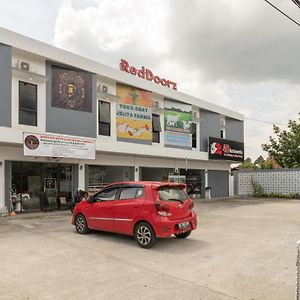 RedDoorz near Tugu Coklat Pesawaran Lampung Hotel Bandar Lampung Exterior photo