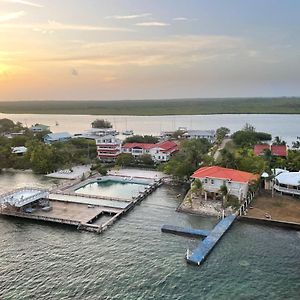 Coral View Beach Resort Utila Exterior photo