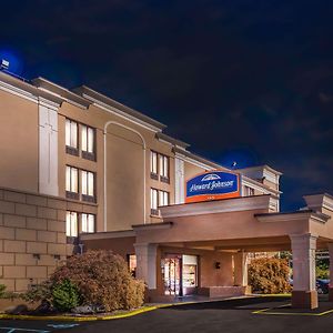 Howard Johnson By Wyndham Suffern Hotel Exterior photo