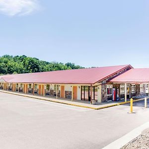 Travelodge By Wyndham Parkersburg Exterior photo