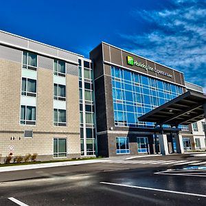 Holiday Inn Express & Suites Vaudreuil-Dorion By Ihg Exterior photo