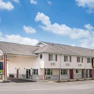 Super 8 By Wyndham Wapakoneta Hotel Exterior photo