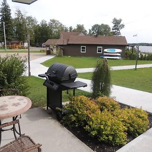 Les Chalets Baie Cascouia Larouche Exterior photo