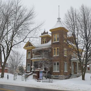 Le 100 St-Laurent Bed & Breakfast Louiseville Exterior photo