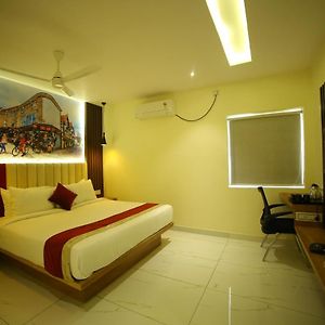 The Butterfly Luxury Serviced Apartments Vijayawada Exterior photo