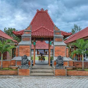 Hadipriyanto Homestay Banyumas Exterior photo