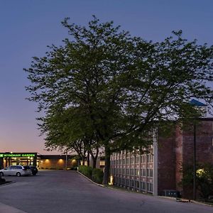 Wyndham Garden Kenosha Harborside Hotel Exterior photo