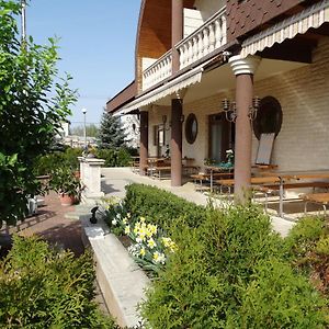 Event Club - Panzio - Tenisz Club - Rendezvenyhaz Bed & Breakfast Kaposvar Exterior photo