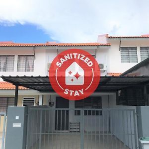 Oyo 90493 Jl Homestay Segamat Exterior photo