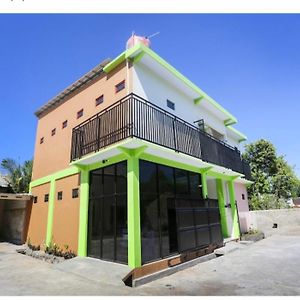 Urbanview Syariah Zidney 3 Salatiga By Reddoorz Hotel Exterior photo