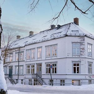 The Golden Lion Street Getaway Apartment Trondheim Exterior photo