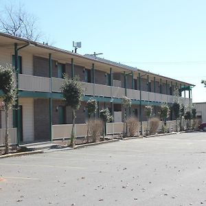 Oak Hill Inn And Suites Tahlequah Exterior photo