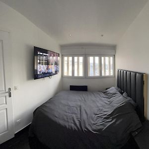 Appartement F2 Meuble - Tout Equipe - Tv Netflix - 4 Personnes Lisieux Exterior photo
