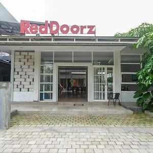 Reddoorz Near Stadion Kridosono Blora Hotel Exterior photo