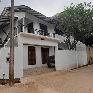 Family Time Holiday Home Anuradhapura Exterior photo