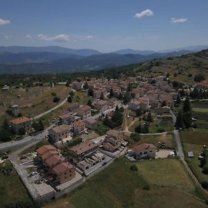 Vista Panoramica Altopiano Delle Rocche Apartment Terranera Exterior photo