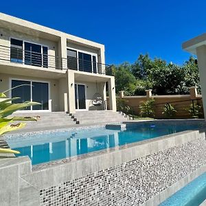 The Indianna ~ Luxury Pool & Spa Apartment Whitehouse Exterior photo