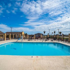 Aransas Bay Inn & Suites Corpus Christi By Oyo Aransas Pass Exterior photo