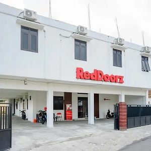 Reddoorz Syariah Near Universitas Jenderal Soedirman 2 Hotel Purwokerto Exterior photo