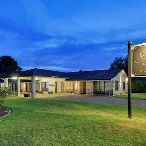 Southern Comfort Motor Inn Cootamundra Exterior photo