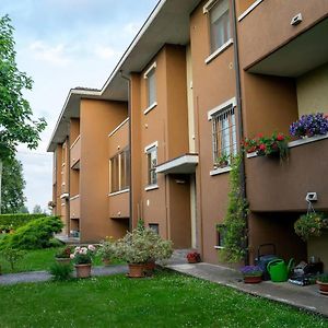 Appartamento Nel Verde - 4Km Da Piacenza Quarto  Exterior photo