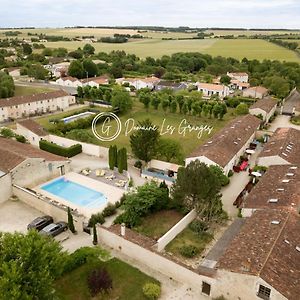 Domaine Les Granges Villa Saint-Jean-d'Angely Exterior photo