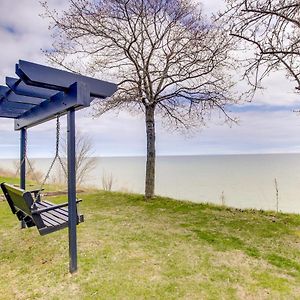 Waterfront Algoma Vacation Rental On Lake Michigan Exterior photo