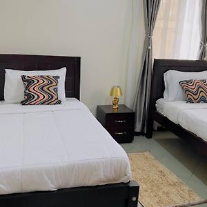 Cozy Living By Miranda, Acacia Unlimited Wifi Netflix Free Parking Apartment Kampala Exterior photo