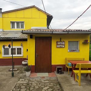 Yellow Fairy Tale Villa Visoko Exterior photo