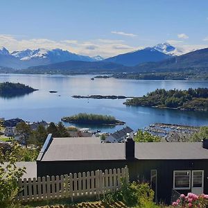 Lovely Townhouse With Nice View Villa Alesund Exterior photo